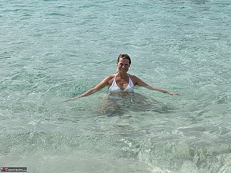 Chunky amateur pretty Susi removes her bikini to go undressed while at the ocean - Image 3 of 16  in Outdoor category   featuring Sweet Susi 