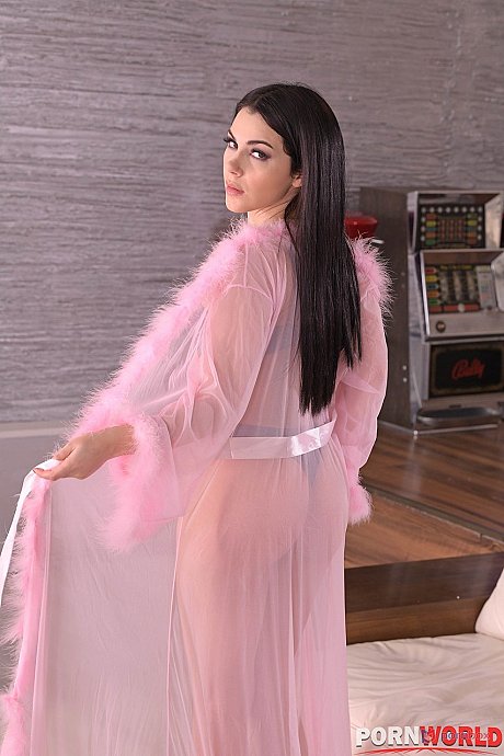 Brunette Valentina Nappi spreads her butt before getting blacked in a 3some - Gallery #43365