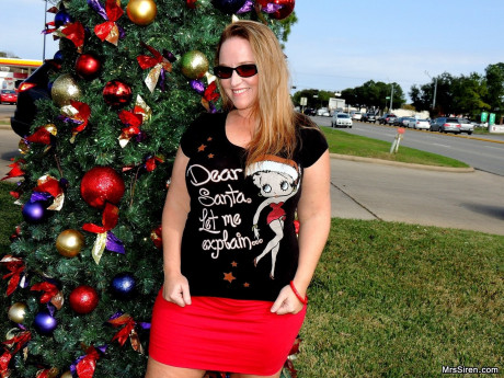 Meaty MILF Dee Siren flashes her thick ass in front of a Xmas tree in public - #1036579