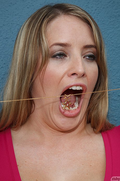 Zishy Maggie Green - Image 6 of 12  in Outdoor category   featuring Maggie Green 