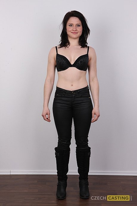 Dark-haired amateur removes all of her clothes for a undressed modelling debut