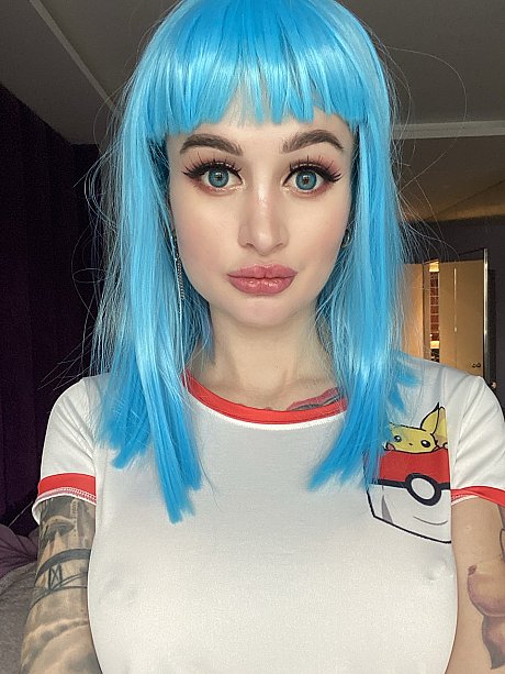 Lovely OnlyFans cam model shows off her petite body & her gorgeous tattoos - Image 9 of 10  in Model category  
