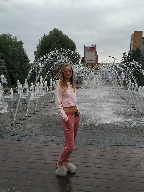 Skinny blonde amateur Katie posing in her lovely sportswear in public - Image 6 of 20  in Legs category  