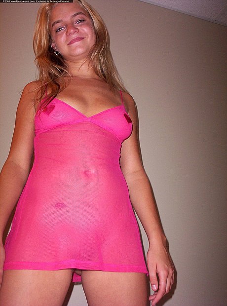 Cute babe shows her lickable shaved cunt while completely naked on her bed - Image 3 of 20  in Pussy category  