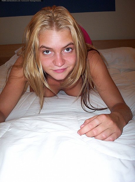 Cute babe shows her lickable shaved cunt while completely naked on her bed - Image 7 of 20  in Pussy category  