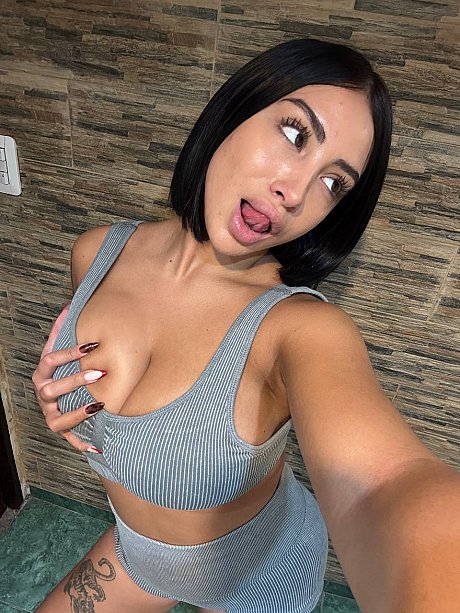 OnlyFans Leyla Amari starring Leyla Amari Hot Pictures - Image 17 of 21  in Model category   featuring Leyla Amari 