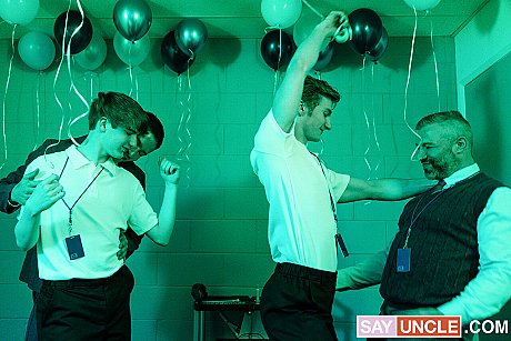 Twink Trade featuring Cole Connor, eddie patrick, Gage Palmer Hot Porn Pics - Image 3 of 12  in Gay category  