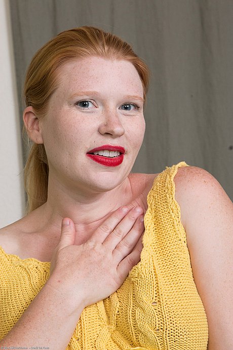 Pregnant amateur MILF Madison young teen toys her hairy cunt as she strips naked