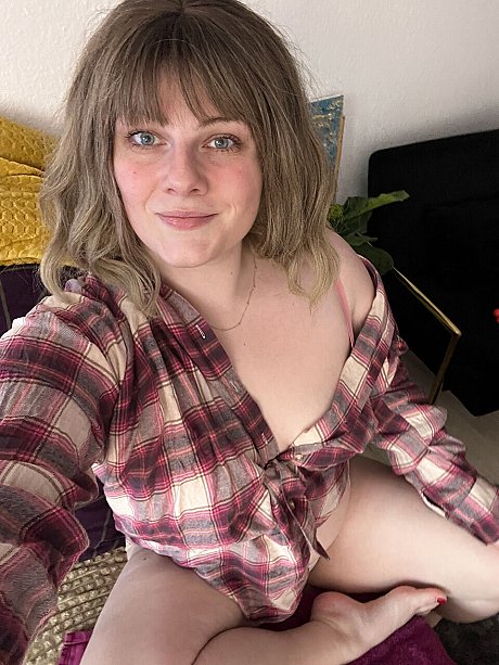 Ersties featuring Eve E XXX Pictures - Image 4 of 18  in Dildo category   featuring Eve E 