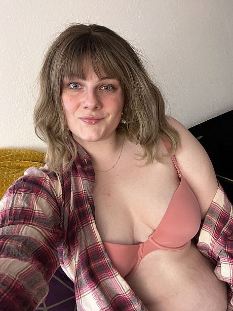 Ersties featuring Eve E XXX Pictures - Image 6 of 18  in Dildo category   featuring Eve E 