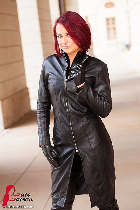 Red Hair Lara Larsen removes a leather coat to model latex wear on a street - Gallery #23998