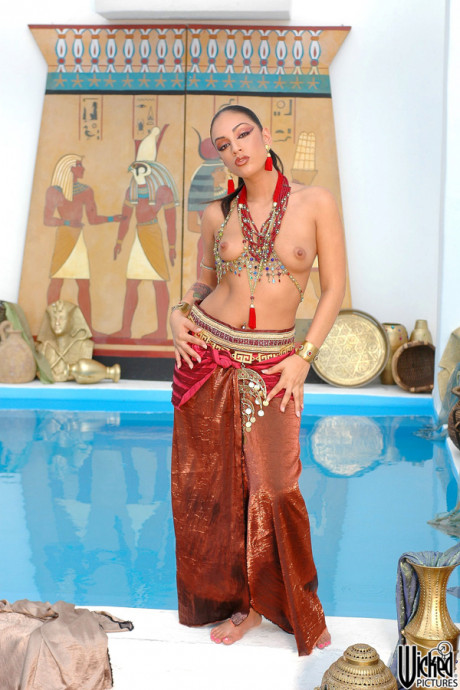 Sweet Egyptian queen Ice LAFox dances and rubs her hot trimmed snatch - #473222