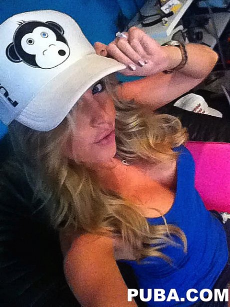 Attractive MILF Samantha Saint takes solo selfies while clothed and totally naked too - Image 9 of 15  in Close Up category   featuring Samantha Saint 