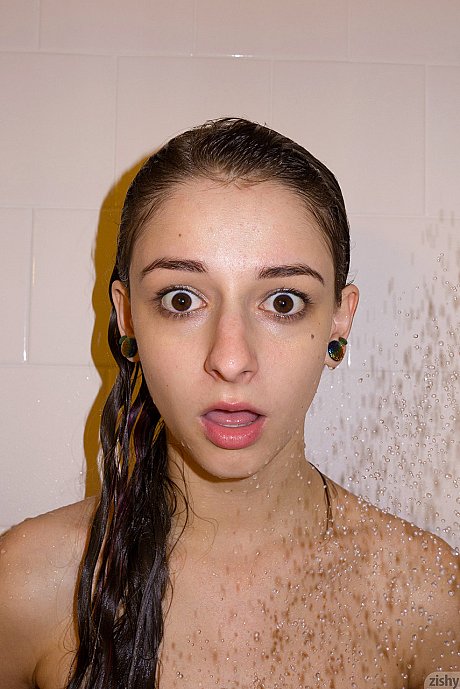 Amateur stunner Willow Hayes takes a shower after posing in pretty underwear - Image 6 of 11  in Teen category   featuring Willow Hayes 