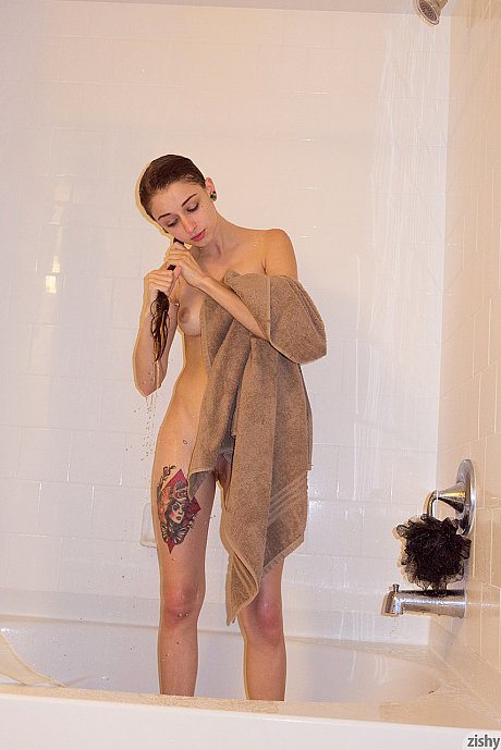 Amateur stunner Willow Hayes takes a shower after posing in pretty underwear - Image 7 of 11  in Teen category   featuring Willow Hayes 
