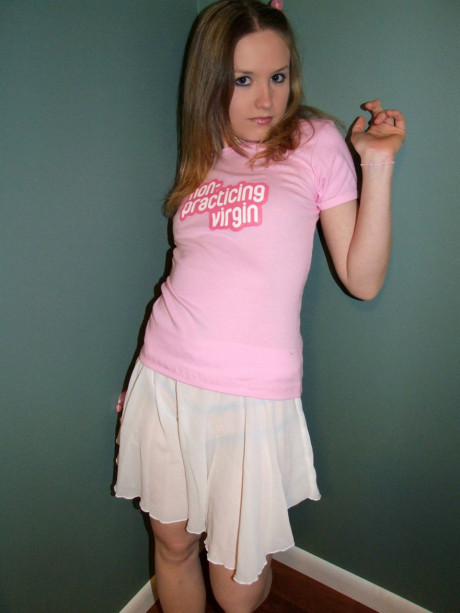 Short sweetie Kitty slowly gets rid of her clothes and poses undressed on the floor - #1351407