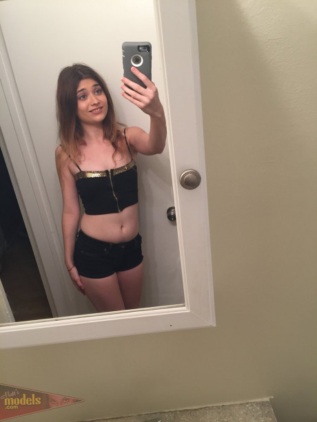 Thin young Ariel Mc Gwire makes her undressed modeling debut in bathroom selfies - #181837