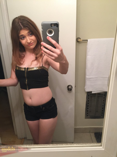 Thin young Ariel Mc Gwire makes her undressed modeling debut in bathroom selfies - #181839