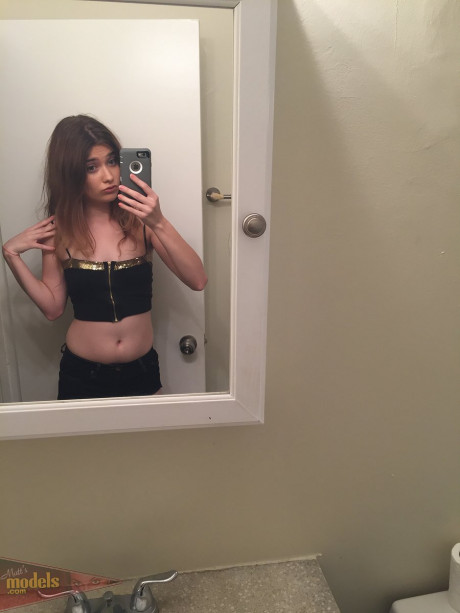 Thin young Ariel Mc Gwire makes her undressed modeling debut in bathroom selfies - #181840