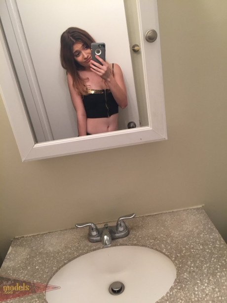 Thin young Ariel Mc Gwire makes her undressed modeling debut in bathroom selfies - #181841