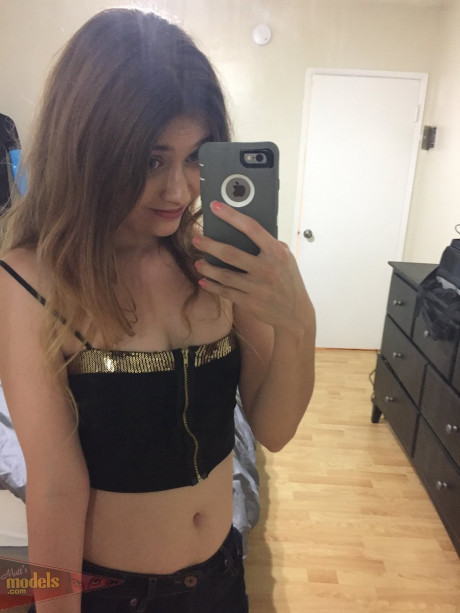 Thin young Ariel Mc Gwire makes her undressed modeling debut in bathroom selfies - #181844