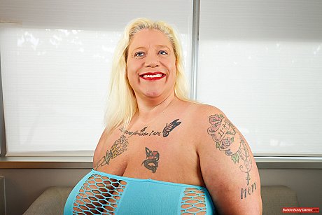 Blonde SSBBW Foxy Kitty exposes her ass crack during upskirt action - Image 2 of 12  in Ass category   featuring Foxy Kitty 