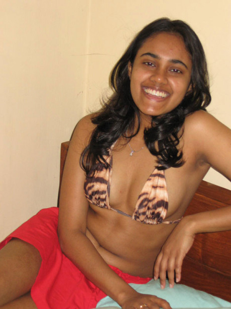 Indian lady gf broad with a nice smile shows her tits on top of a bed - #187689