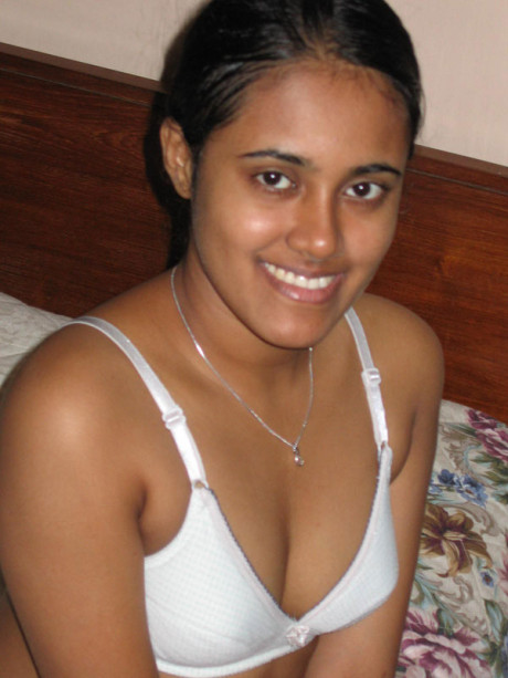 Indian lady gf broad with a nice smile shows her tits on top of a bed - #187697
