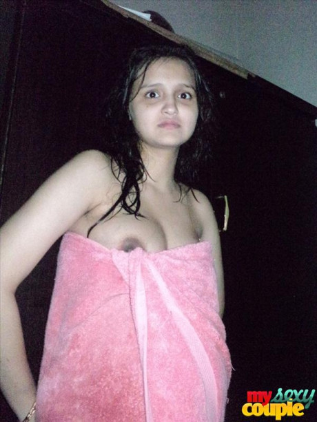 Busty Indian wifey Sonia kisses her fiance boyfriend man while he takes selfies - #998948
