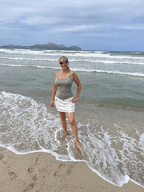 Blonde amateur sweet Susi takes off her bikini to go undressed in the ocean - xxx porn gallery #49412 in Outdoor featuring Sweet Susi