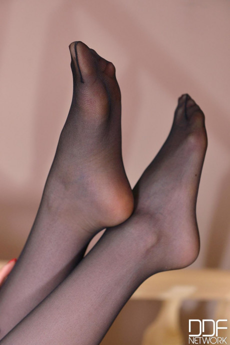 British seductress Stella Cox takes her pretty pantyhose off and swallows her toes - #1061527
