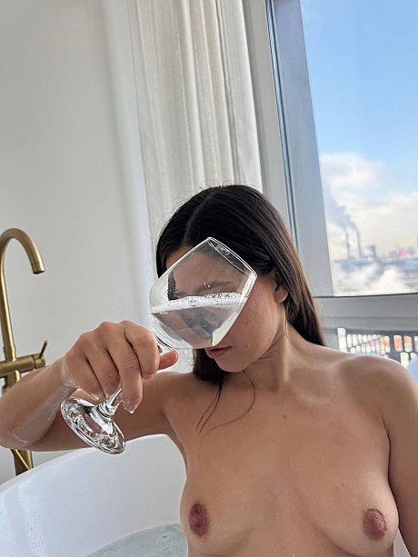 OnlyFans Lilyuliaxo undressed Porn Pics - Image 6 of 10  in Natural Tits category   featuring Lilyuliaxo 