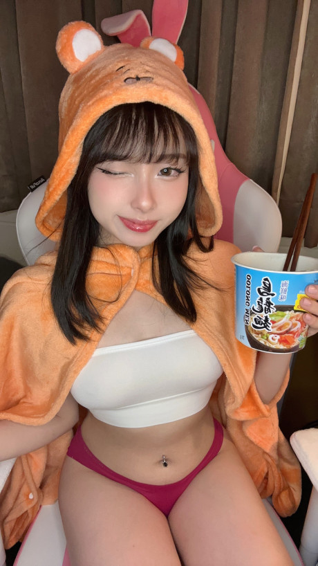 Asian OnlyFans cam babe Mya Mira flaunts her enormous booty in a attractive compilation - #1165240