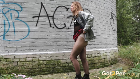 Solo skank gf girl Rita wipes herself after taking a piss near a graffitied building - #666156