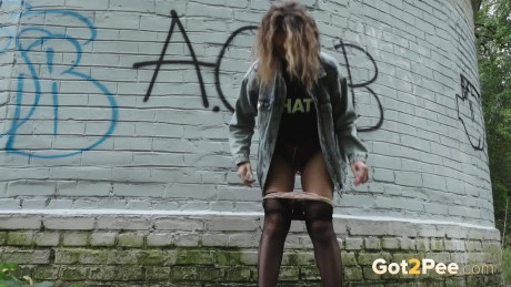 Solo skank gf girl Rita wipes herself after taking a piss near a graffitied building - #666166