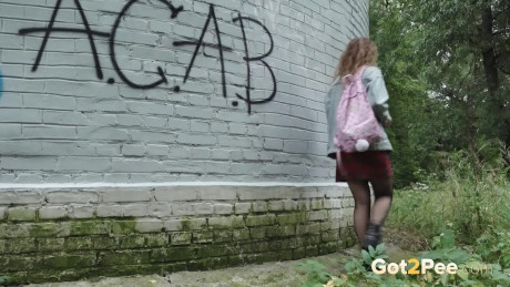 Solo skank gf girl Rita wipes herself after taking a piss near a graffitied building - #666169