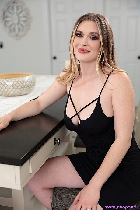 Mom Swapped performed by Anya Olsen, Joshua Lewis, Lindsay Lee XXX Pics - Image 1 of 21  in MILF category   featuring Lindsay Lee, Anya Olsen, Lucky Fate, Joshua Lewis 