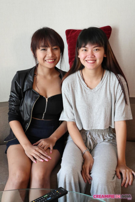 Skinny oriental amateurs Sprite and Mon strip and pose undressed together - #1128645