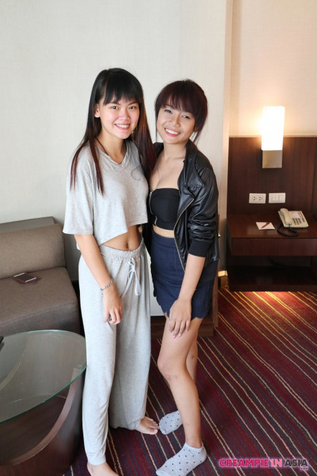 Skinny oriental amateurs Sprite and Mon strip and pose undressed together - #1128646