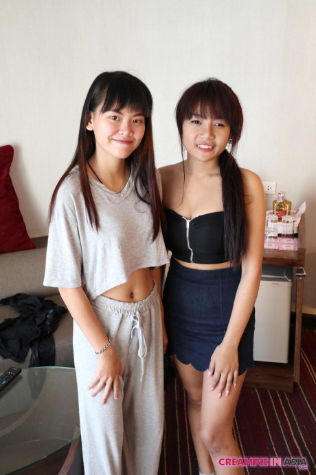 Skinny oriental amateurs Sprite and Mon strip and pose undressed together - #1128647