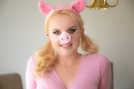 Blondie slut gf chick River Fox strips undressed attired in a Miss Piggy costume - #689657