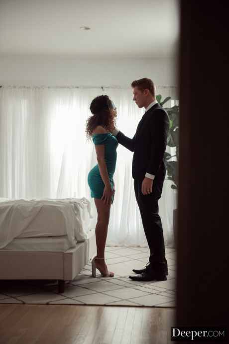 Curly haired black Scarlit Scandal takes a humongous schlong in a hot interracial ride - #1270079