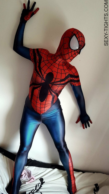 Cosplayer shows off her tight ass in a Spiderman costume on her bed - #173774