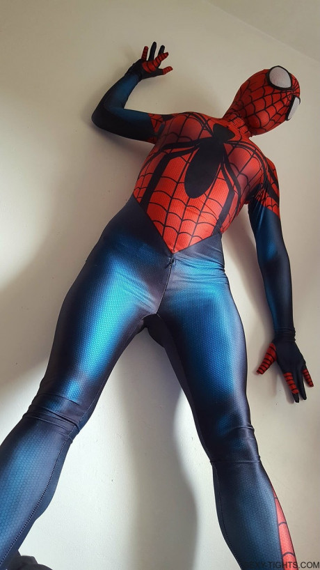 Cosplayer shows off her tight ass in a Spiderman costume on her bed - #173775