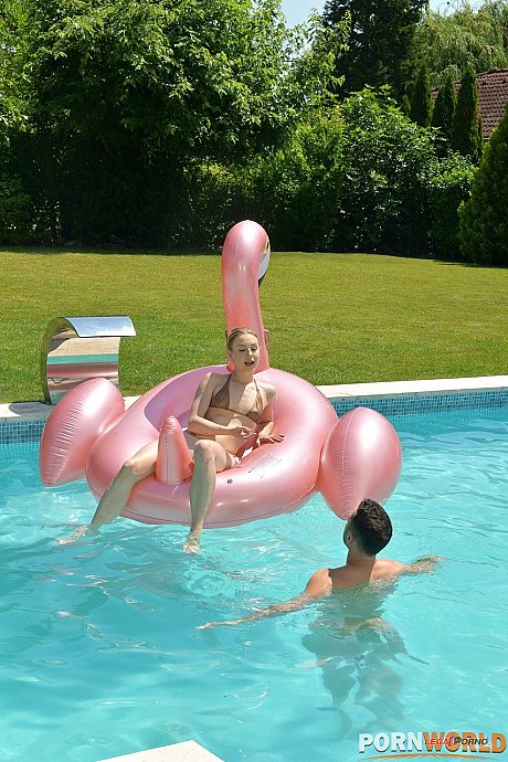 Sexy Russian schoolgirl Alecia Fox loves an intense fuck at the pool - Image 5 of 20  in Cumshot category   featuring Raul Costa, Alecia Fox 