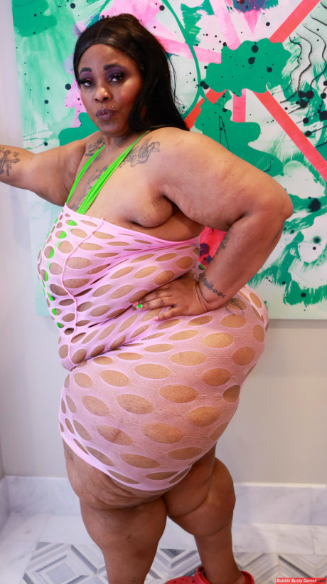 Obese black girl Simone Thyke works her gigantic behind during SFW action - #1394312