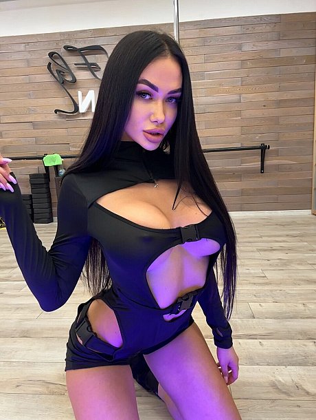 OnlyFans Lina Ford performed by Lina Ford Sex Pictures - Image 4 of 12  in Model category   featuring Lina Ford 