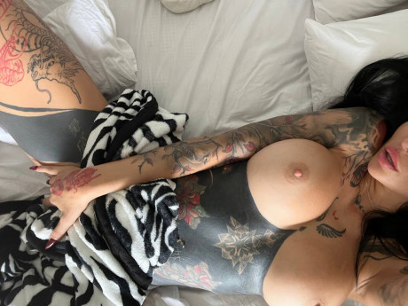 Tattooed OnlyFans beauty Sunny Free strips and shows her big titties - #947429