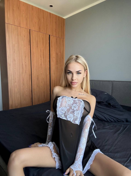 OnlyFans amateur Eliasa A strips her maid uniform & shows her curves - #661815