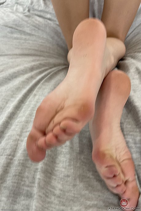 Short babe Kortney Kane shows her shaved holes and sweet feet up close - Image 18 of 20  in Spreading category   featuring Kate Bloom 